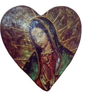 Corazon de barro con la imagen de la virgen de  guadalupe